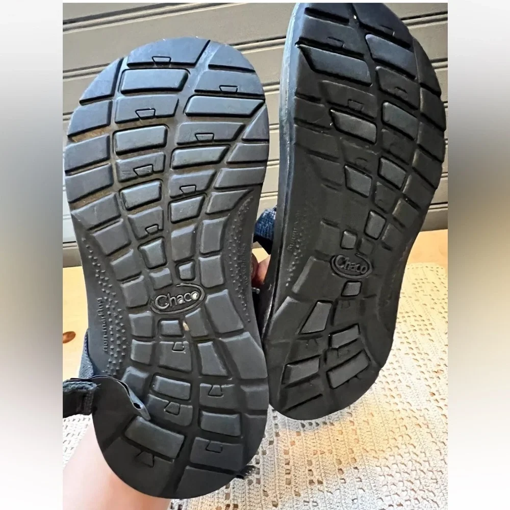 Chaco Sport Sandals Size 4 Youth Kids Unisex Black  Pink Adjustable Straps